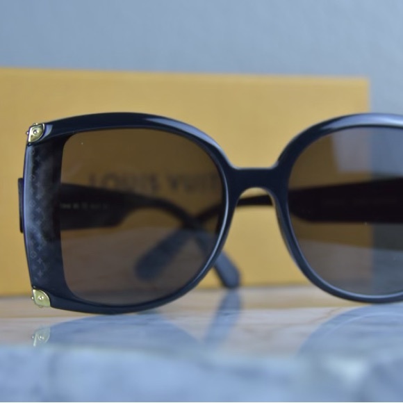 Made for Love ❤️ Louis Vuitton 💯authentic sunglasses - Picture 5 of 12